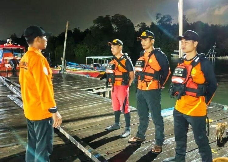 Kapal Nelayan Berau Tenggelam, Tim SAR Masih Cari 6 Korban Hilang