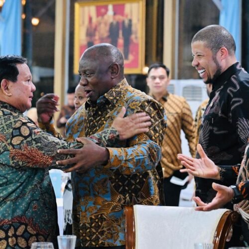 Presiden Prabowo Jamu Presiden Ramaphosa, Batik Jadi Sorotan di Meja Diplomasi