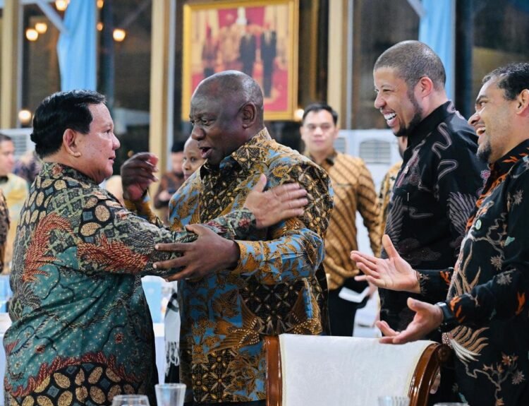 Presiden Prabowo Jamu Presiden Ramaphosa, Batik Jadi Sorotan di Meja Diplomasi