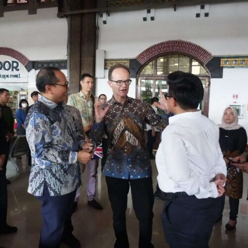 Dubes Inggris Singgah ke Stasiun Tawang, Bahas Transportasi Hijau