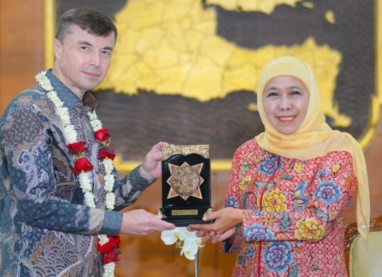 Khofifah Indar Parawansa Bahas Kerja Sama Maritim dan Pendidikan dengan Penasihat Presiden Rusia