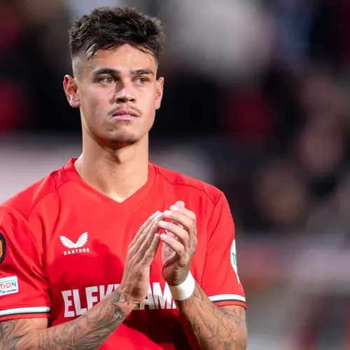 Cedera ACL, Mees Hilgers Absen Lama dan Masa Depannya di FC Twente Terancam