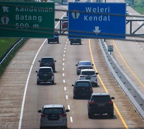 Heboh! Bocah-Bocah Setop Mobil di Tol Batang-Semarang, Bikin Panik Pengendara
